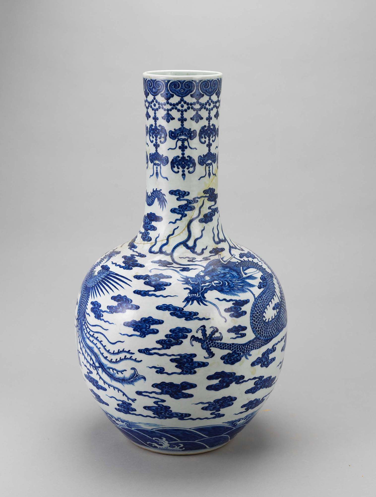 清乾隆青花開窓龍鳳呈祥福寿抱月瓶 景徳鎮 陶磁器 装飾品 現代工芸品美術品 置物 乾隆盛世的农耕理想——青花“春耕图”福寿如意抱月瓶赏析_百科TA说